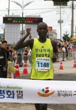 마라토너 부징고 도나티엔 철원 국제평화마라톤에서 우승
